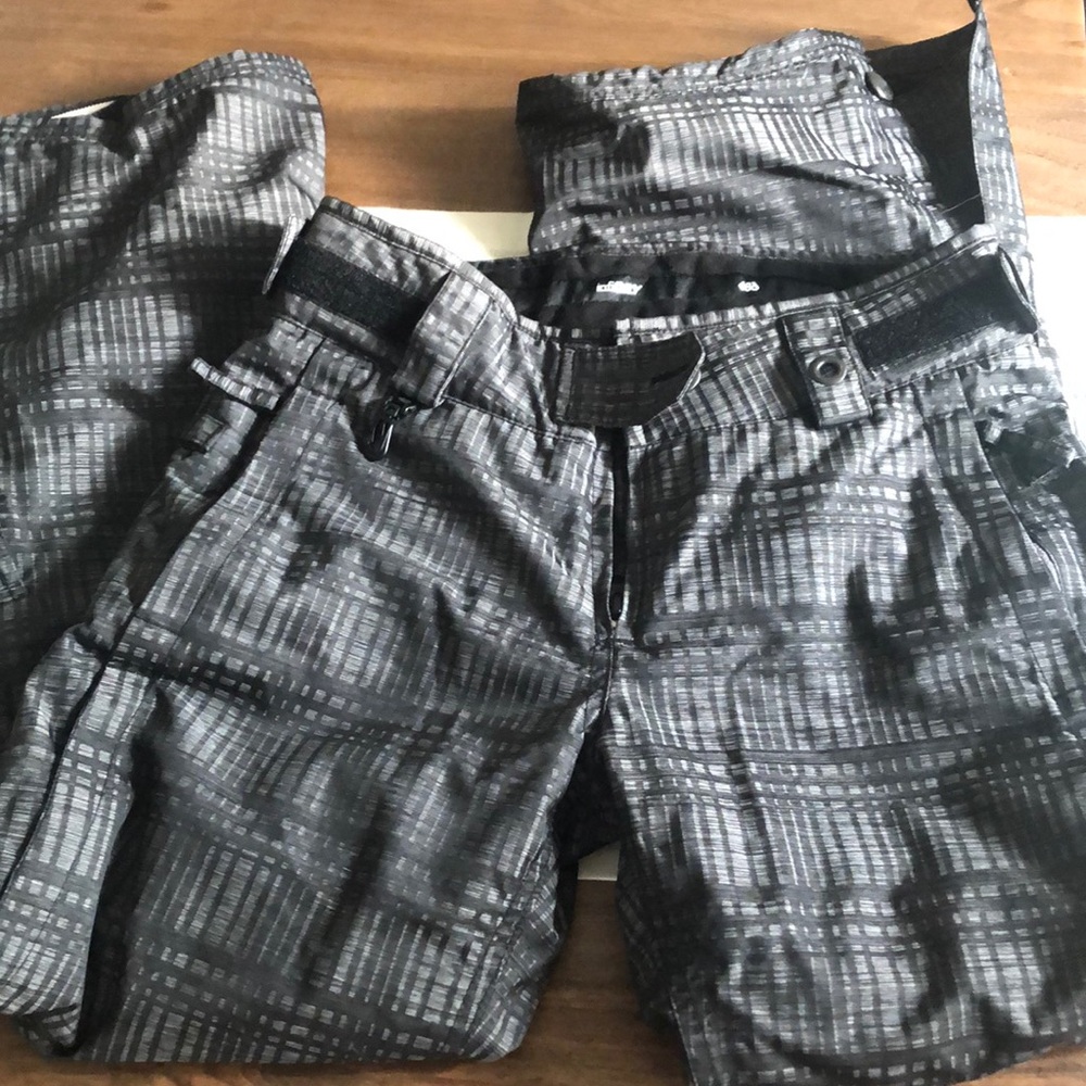 Snowboard pants brand 686